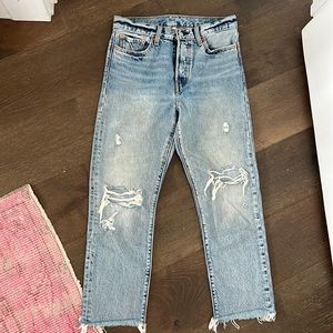 Levi’s light wash destructed denim size 28